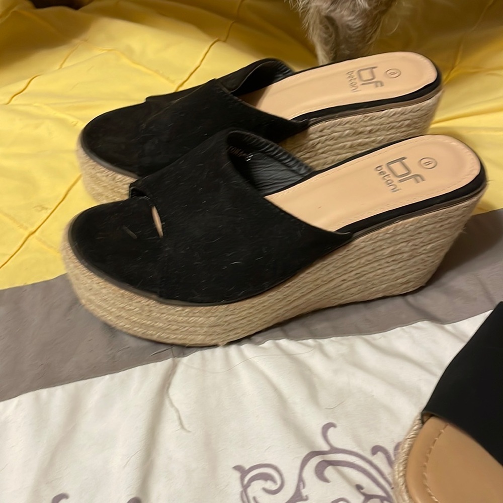 Black, soft stacked size 8, slip on sandals
